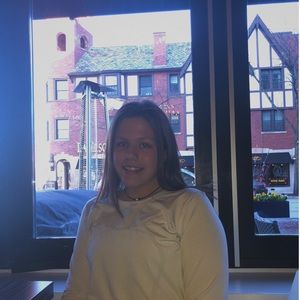 Meet your Posher, Mia